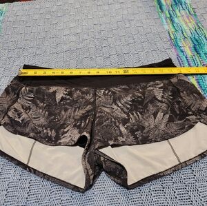 Women's Luluemon Black Patterned Shorts